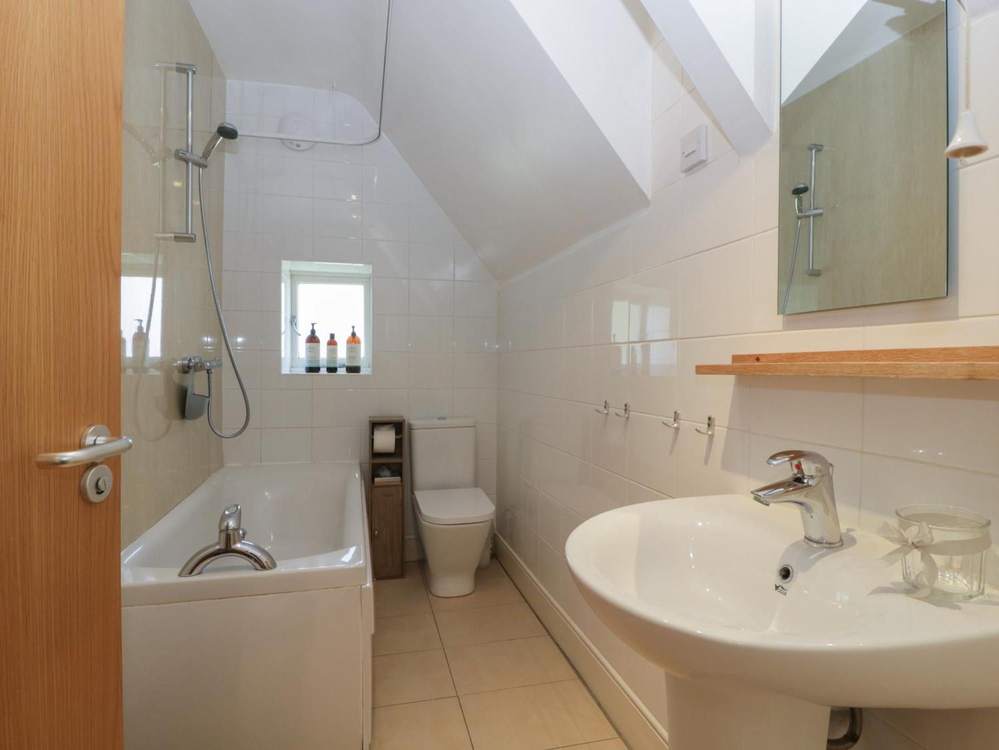 Amazing View Apartment Malvern Wells Exterior photo