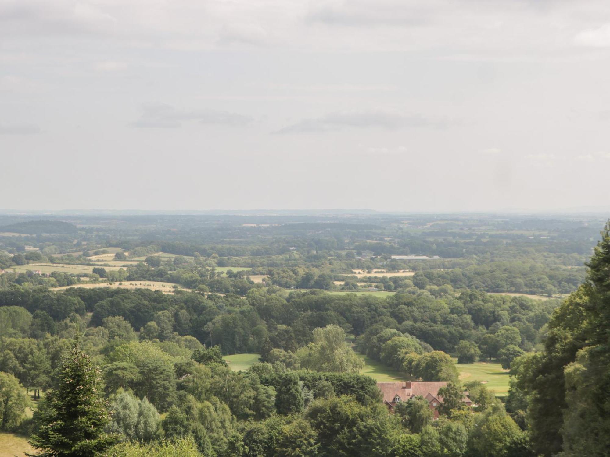 Amazing View Apartment Malvern Wells Exterior photo