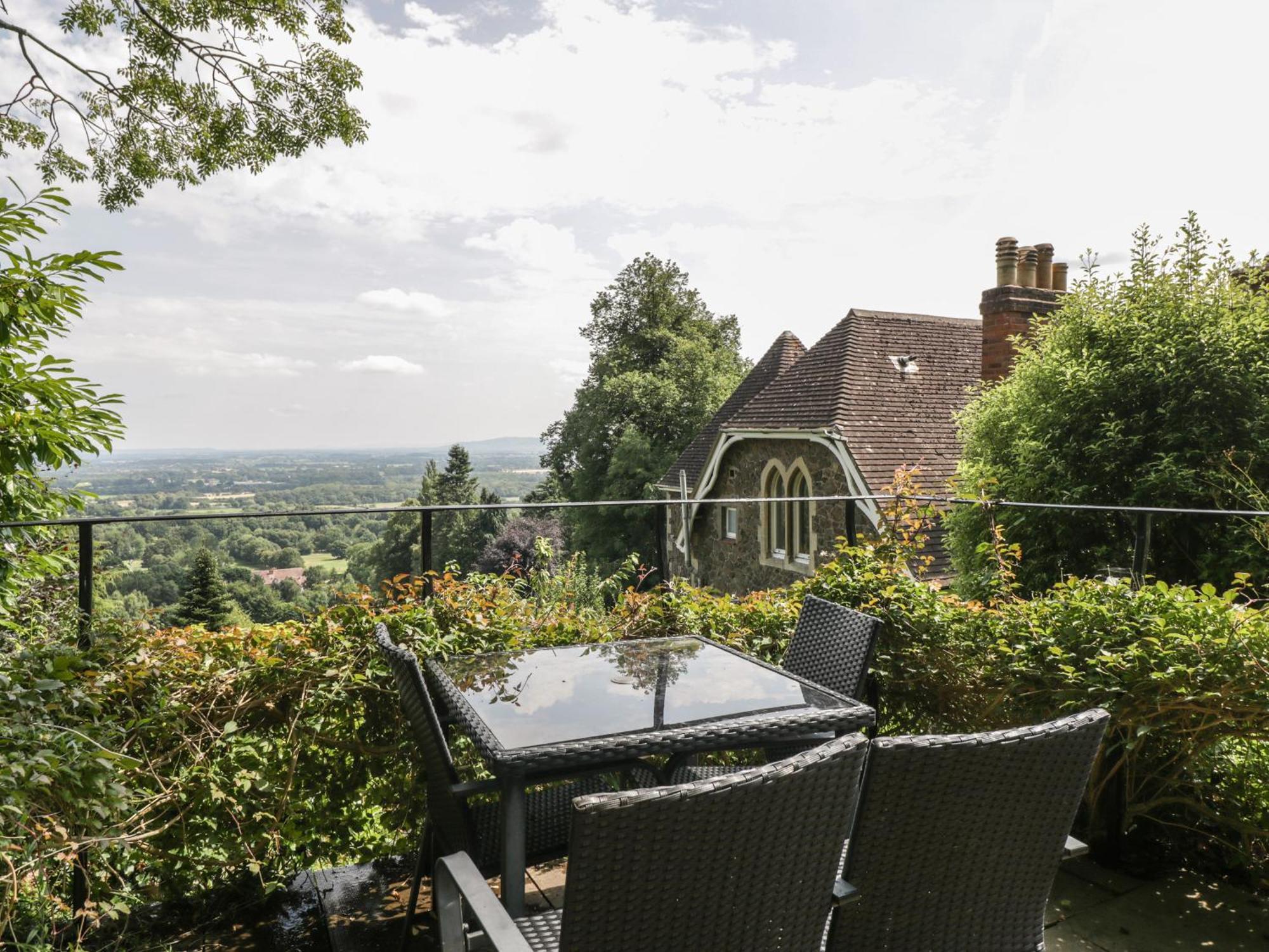 Amazing View Apartment Malvern Wells Exterior photo